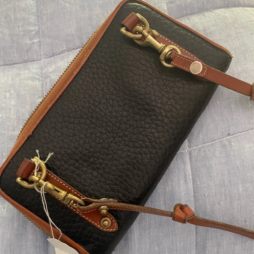 Dooney & Bourke vintage black belt pebbled leather convertible crossbody bag - Image 4