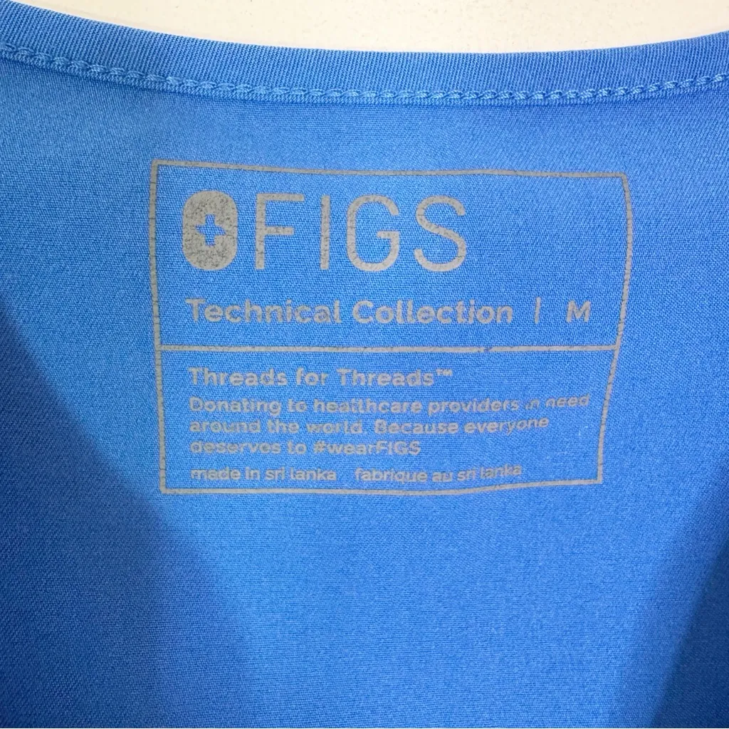 FIGS  Casma Women's V-Neck Scrub Top with Pockets 
Size M - Image 10