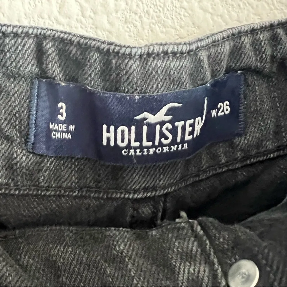 Hollister High Rise Mom Shorts Cuffed Hem Black Wash Fade 26 - Image 8