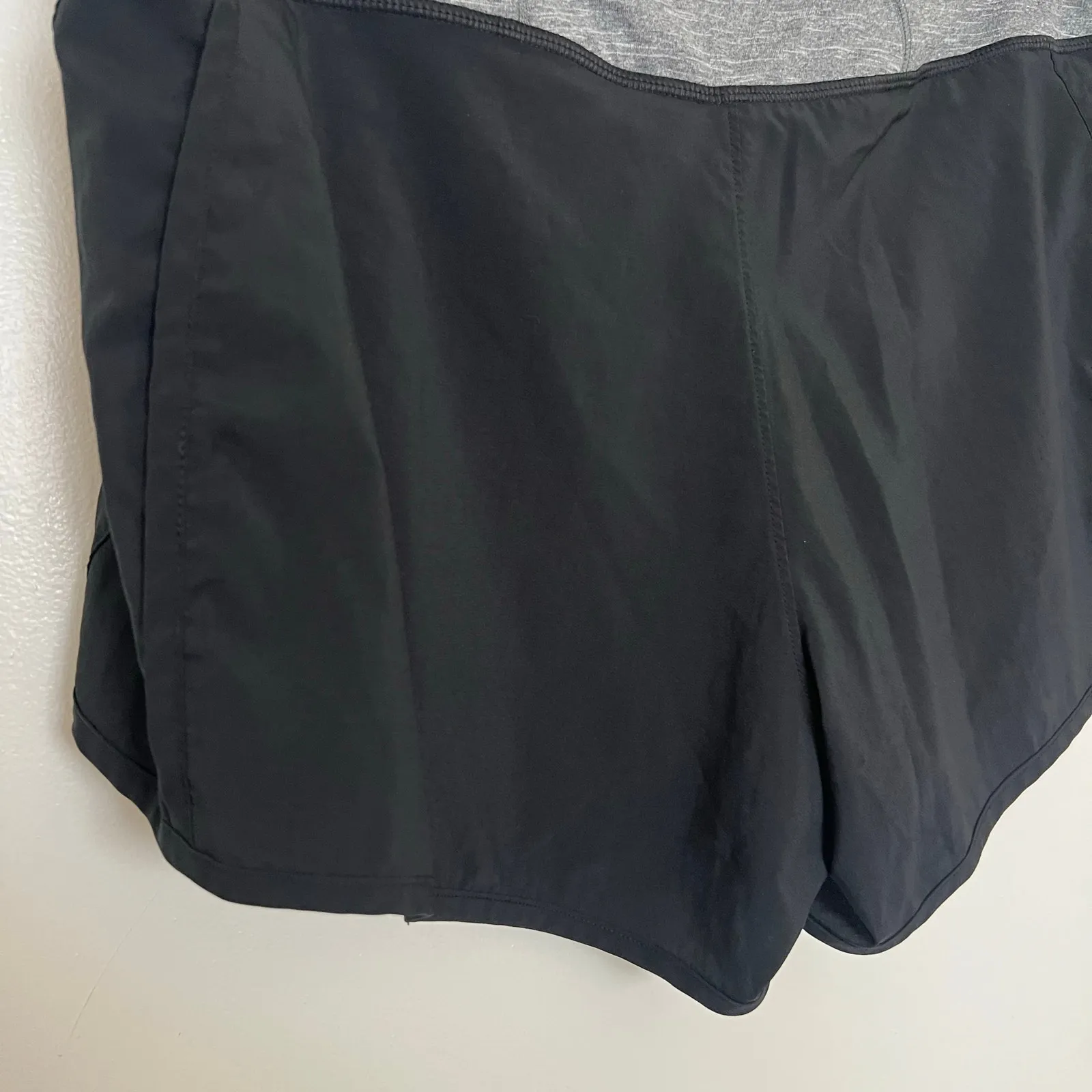 Mountain Hardwear Active Running Shorts Black Gray Lined Large Women’s - Image 7