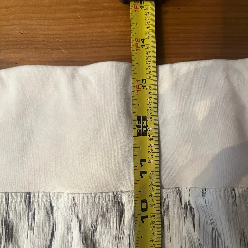 Athleta Women's Trekkie North Short with Pockets Ikat Grey White Size 22 - Image 10