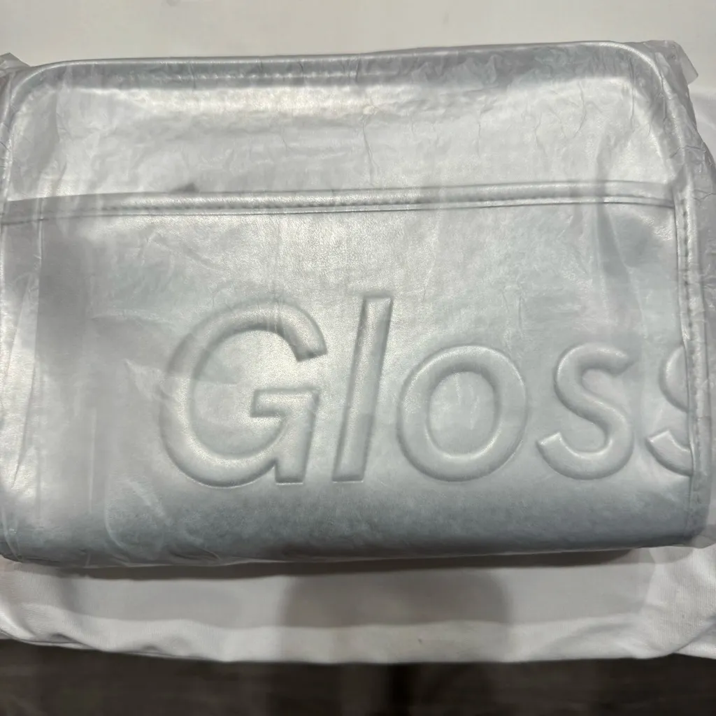 Glossier Chrome Beauty Bag nwt Silver - Image 3