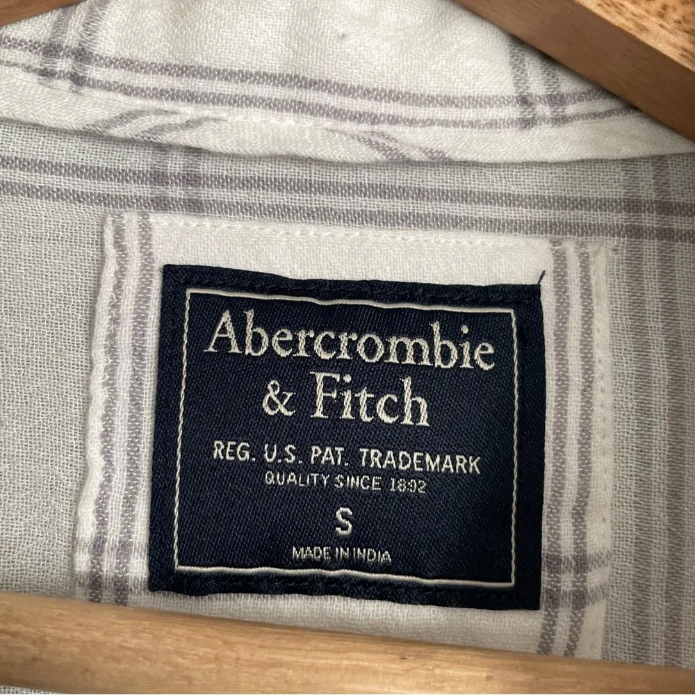 Abercrombie & Fitch Women's Small Flannel Button Up Plaid Cropped Top - Image 5