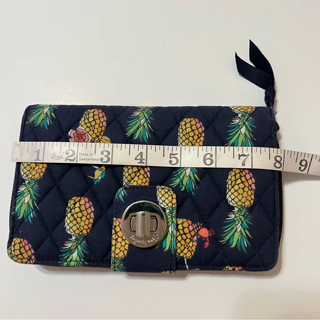 Vera Bradley Trio Zip Hipster Toucan Party Bag and wallet SET. Like New - Image 3