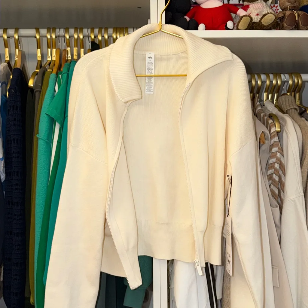 Alo Scholar Knit Cropped Full Zip Jacket color ivory - Image 4