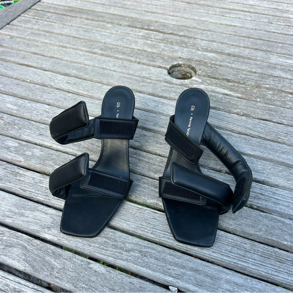 Gia Borghini x Pernille Teisbaek Perni 03 Padded Strap‎ Sandal size 39 Black - Image 9
