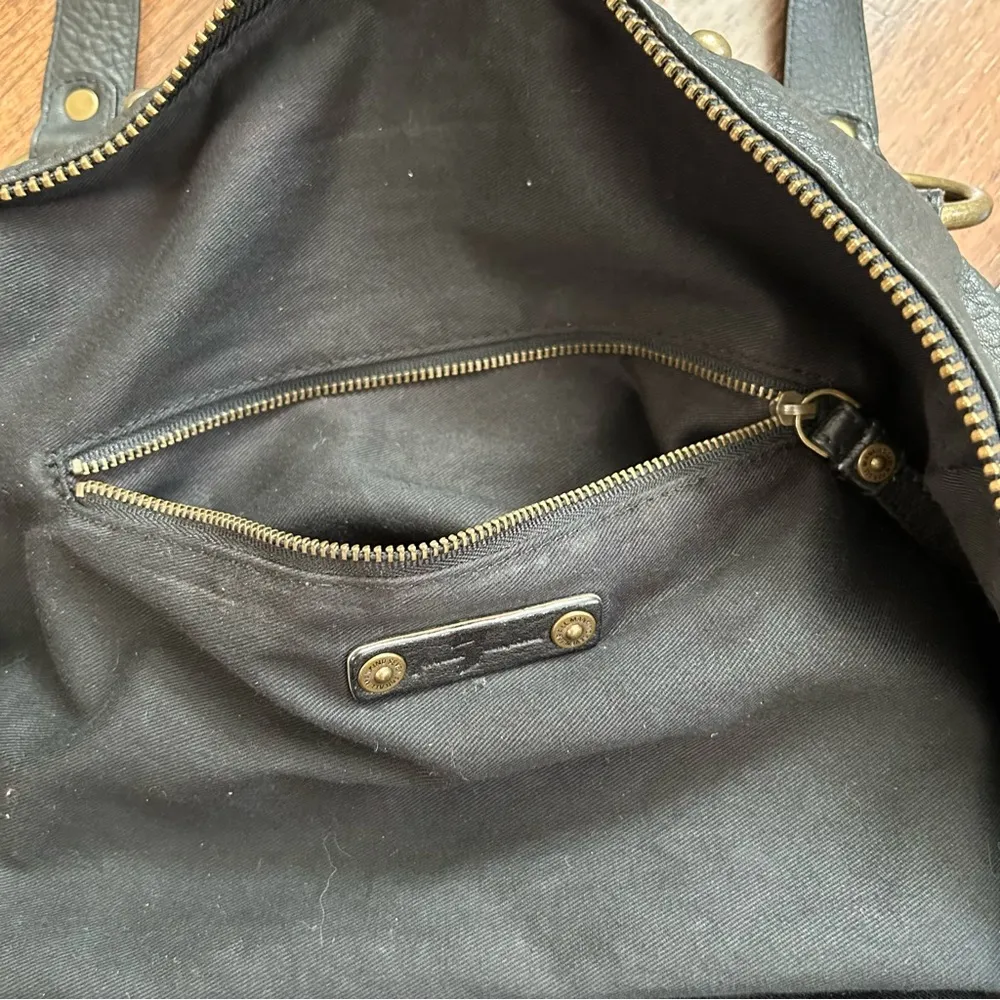 black leather shoulder bag - Image 9