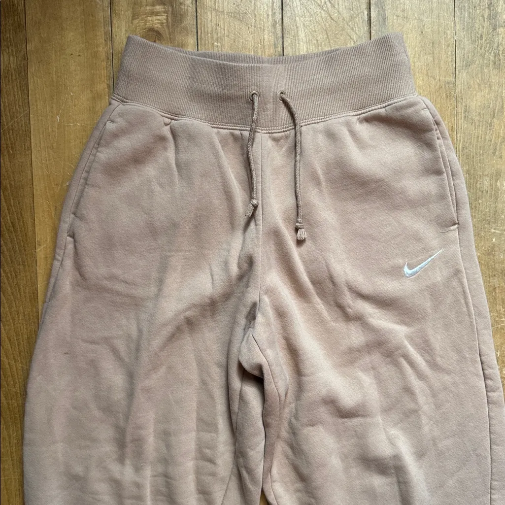 Nike  Women's High Waisted Beige Joggers Small - Image 3