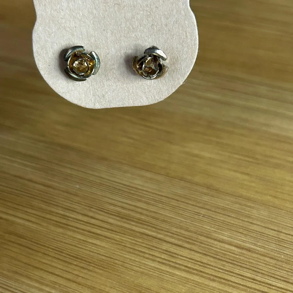 Elegant Gold Rose Stud Earrings - Image 4