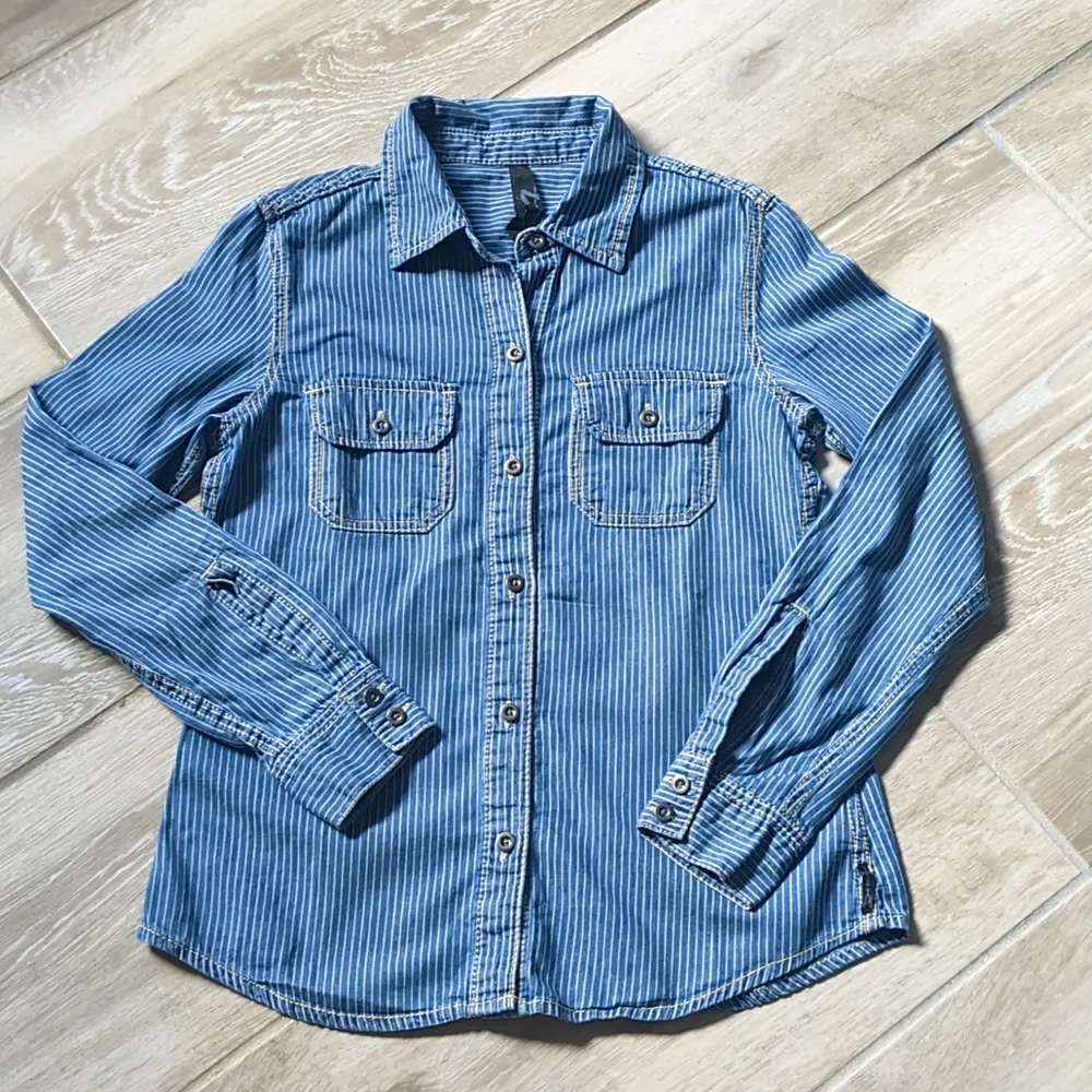 Seven7  Striped Chambray Button Down Shirt - Image 9