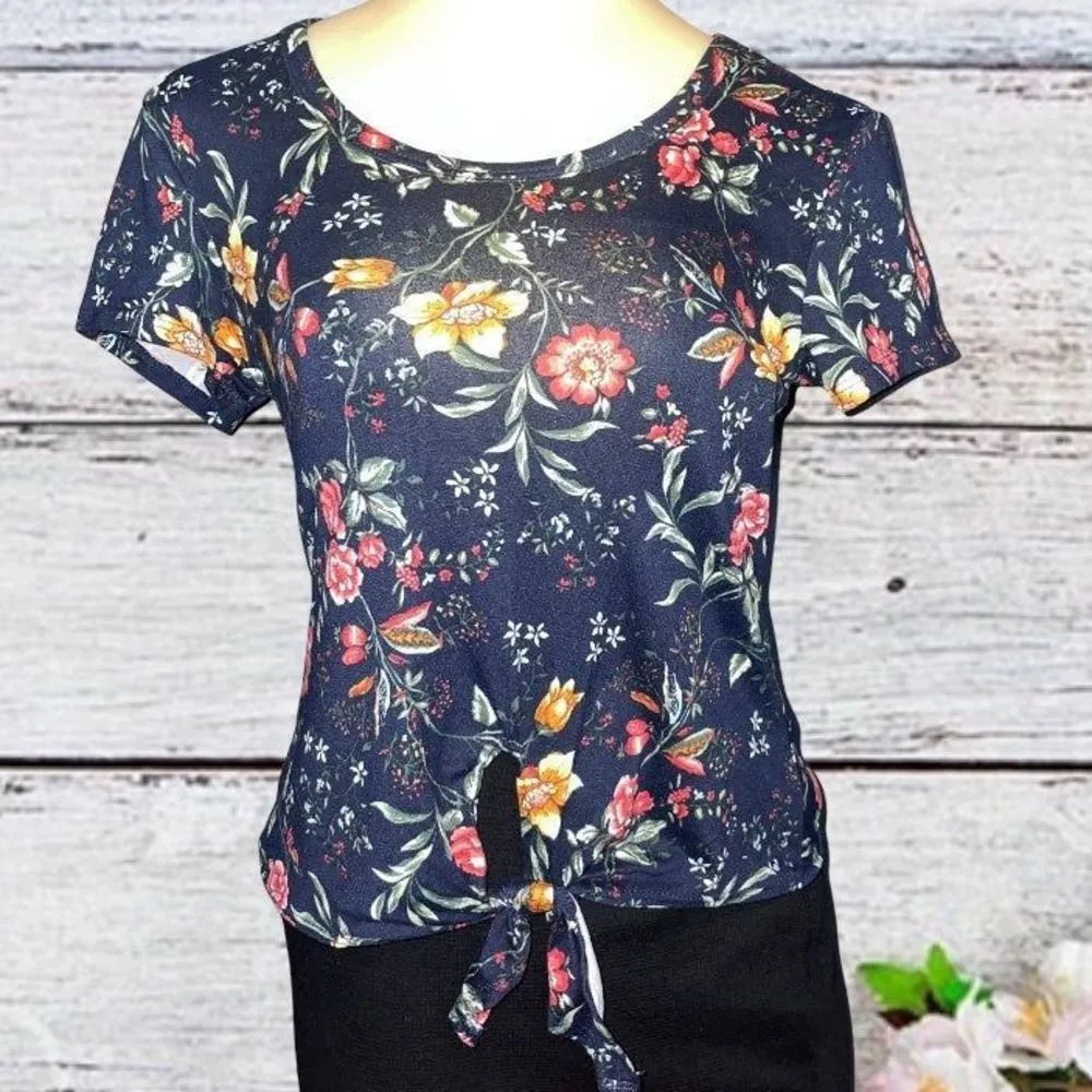 Polly Esther floral navy blue top women shirt size medium - Image 2