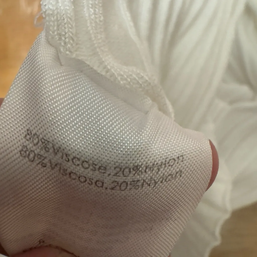 Isalis Ribbed top curved hem cut out back size medium - Image 13