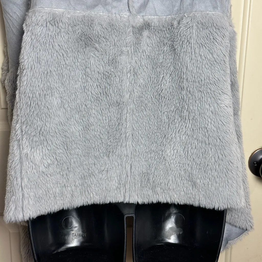 Altar'd State Women's Small Vest Y2K Faux Fur Gray Faux Suede Open Front - Image 10