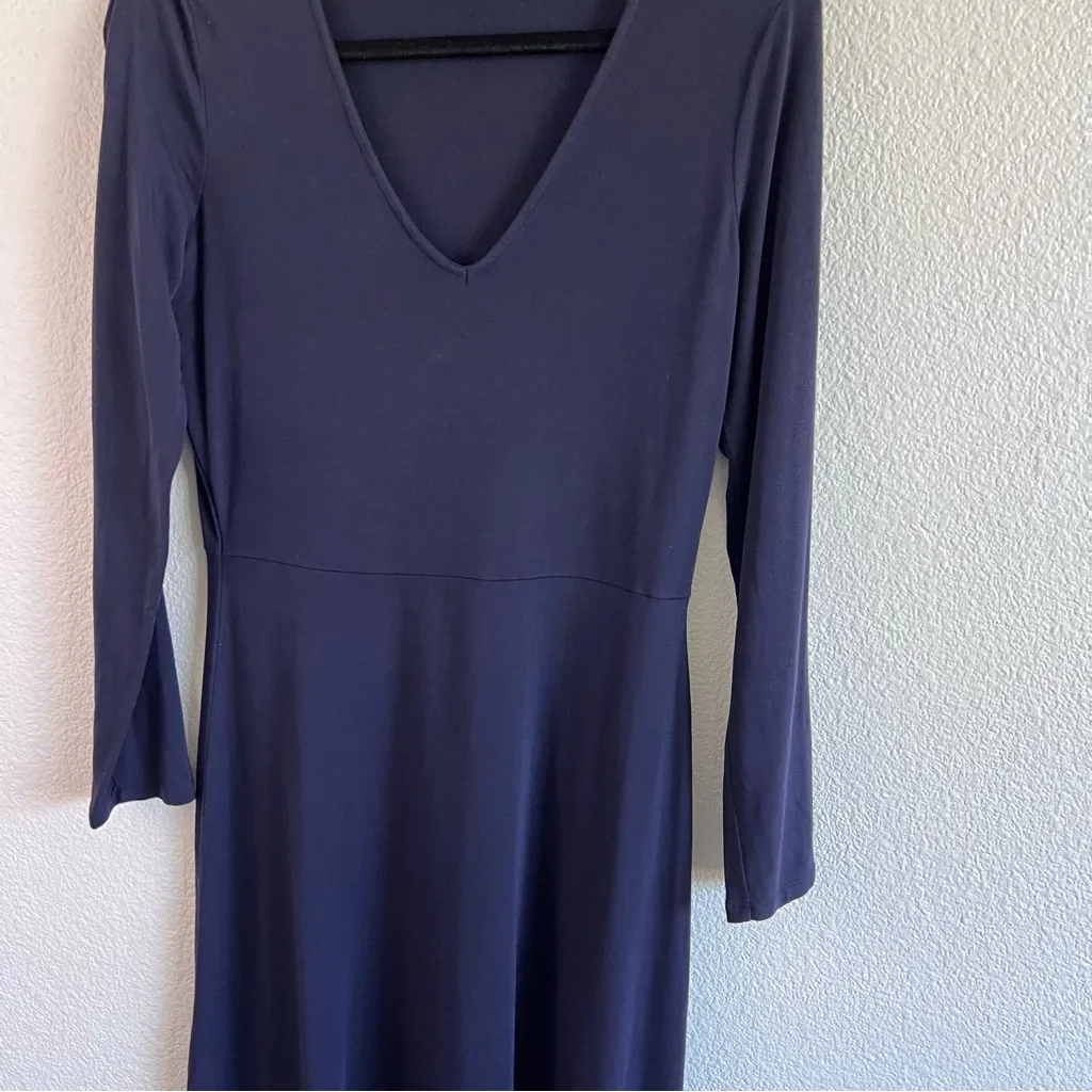 GAP Women’s Long Sleeve V-Neck Fit and Flare Midi Dress Navy - Image 5