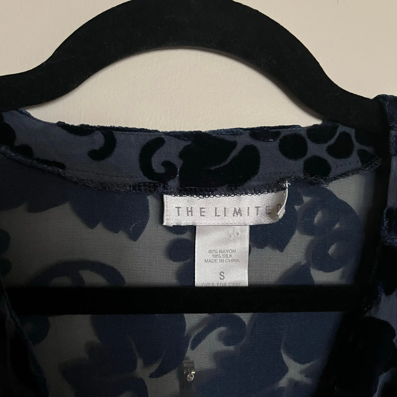 VTG The Limited Y2K Velvet Burnout Blouse Shirt Button Up Navy Blue Floral Small - Image 4