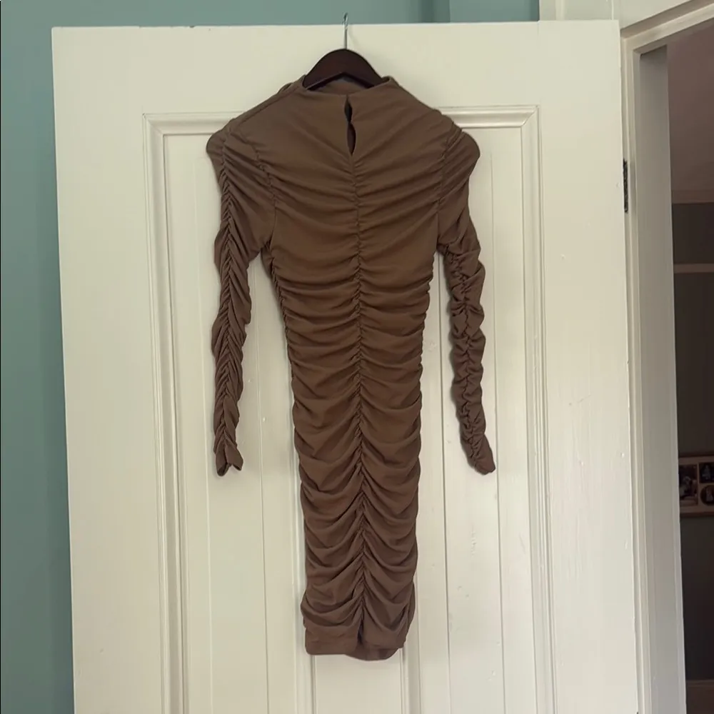 Astr Brown Ruched Bodycon Dress - Image 5