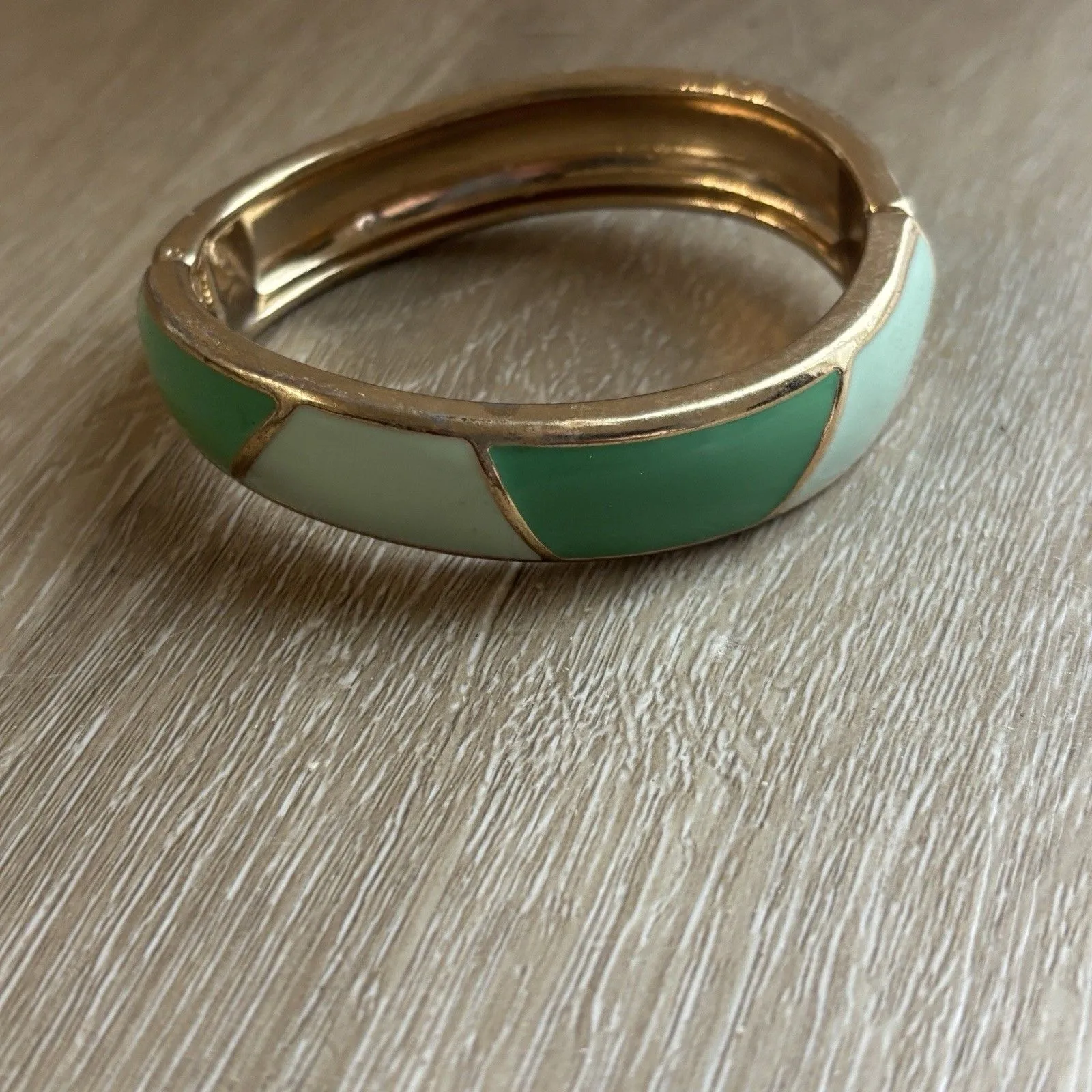 VTG Gold Tone Green Aqua Alternating Enamel Clamper Bangle Bracelet Wavy Unbrand - Image 2