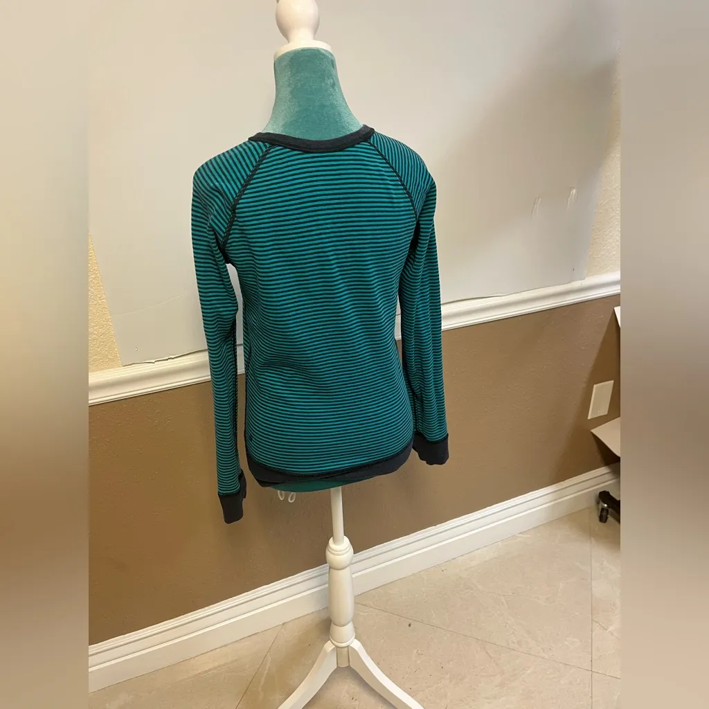 Lululemon Open‎ Your Heart Long Sleeve Reversible Classic Stripe Heathered - Image 10