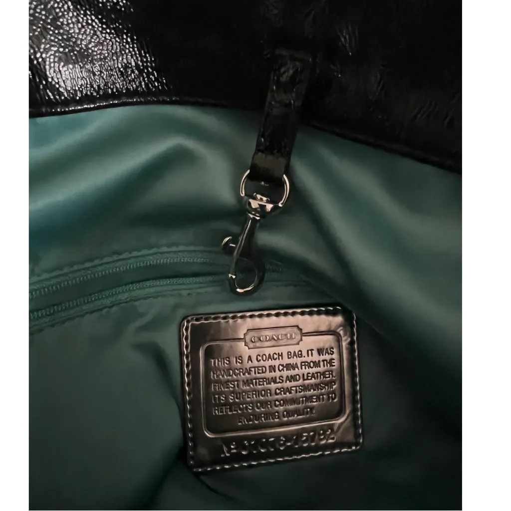 Coach Poppy Black textured patent leather Tote  Bucket Handbag. - Image 7