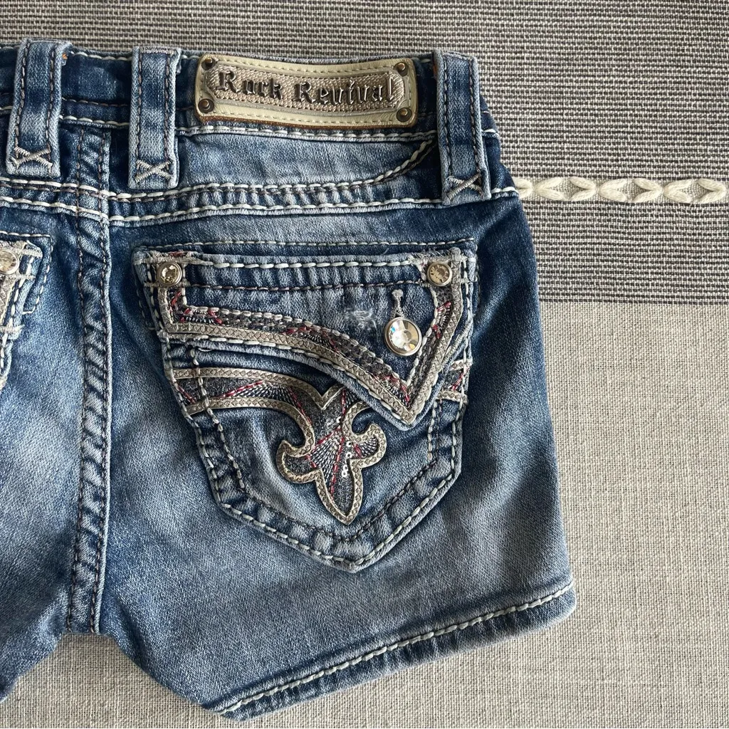 Rock Revival Kaitlyn Low Rise Shorts Size 24 Embellished Rhinestones Y2K - Image 5