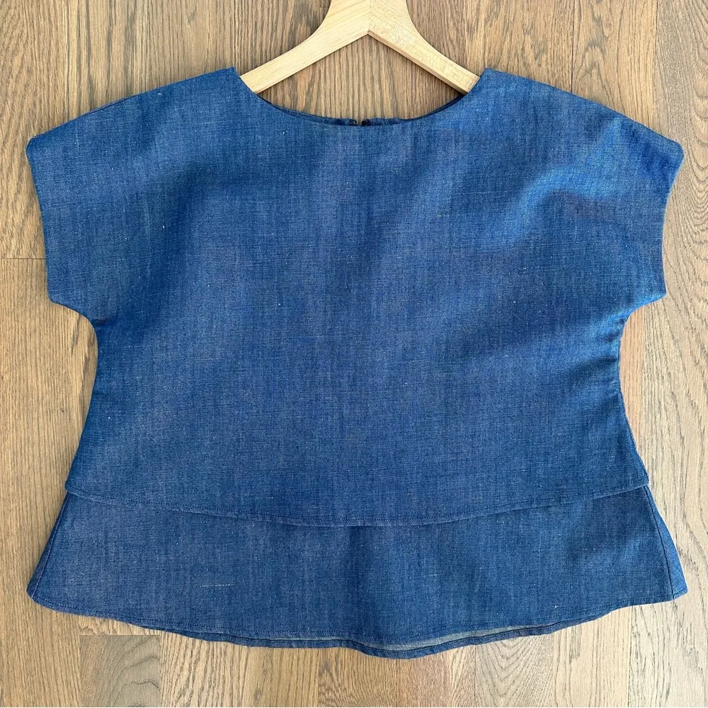 CO Indigo Denim Chambray Linen Blend Dolman Sleeve Tiered Top in Dark Blue Small - Image 6