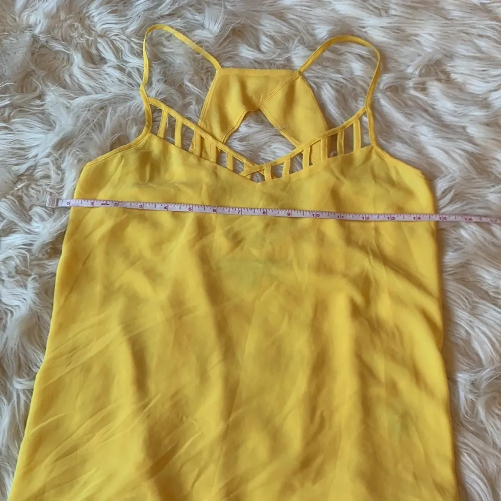 Naked Zebra Yellow Cut Out Sleeveless Blouse Size Small - Image 6