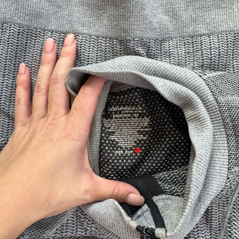 Lorna Jane  Gray Full-Zip Jacket - Image 4