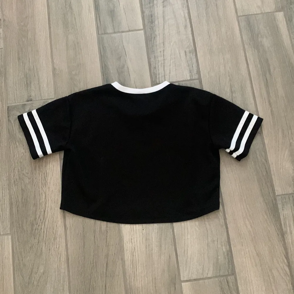 Forever 21 athletic stripe shirt - Image 4