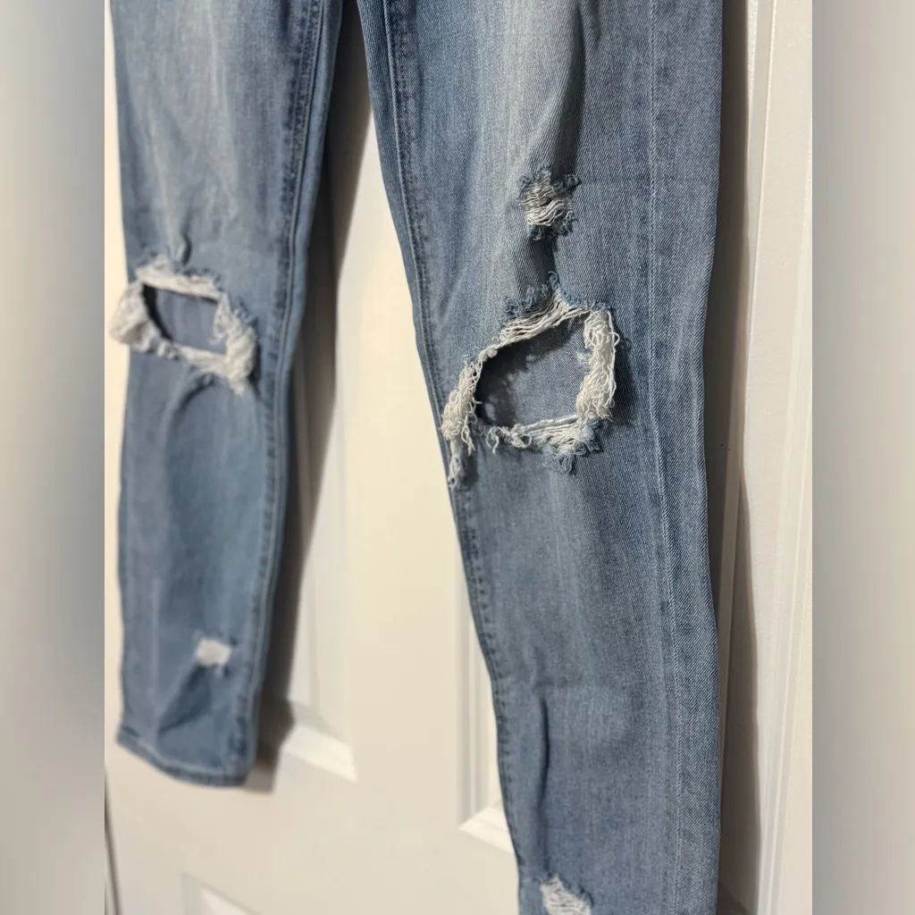 American Eagle Strigid Light Wash Destructed Low 10” Rise Mom Jeans 0 Regular - Image 5