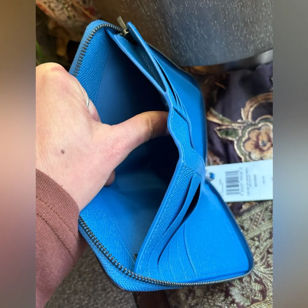 Authentic COACH 1941 crossgrain leather zip around phone card wallet - Image 8