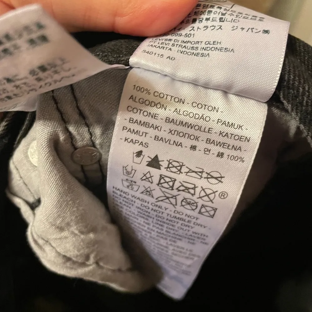 Levi's NWT  501 STUDDED CROPPED JEANS - Image 19