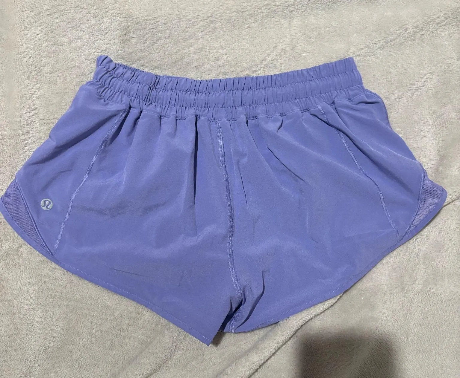 Lululemon Hotty Hot 2.5" Low-Rise - Image 2