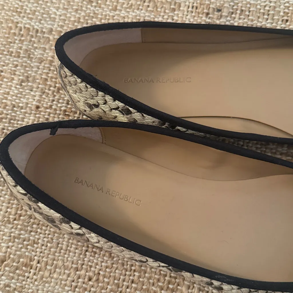 Banana Republic leather animal print snake point toe ballet flats 9.5 black tan - Image 6