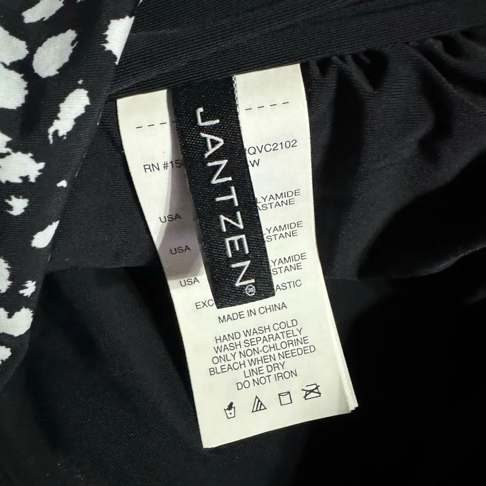 Jantzen Glamour Maillot Black White Print Cap-Sleeve One-Piece Swimsuit 24W New - Image 6