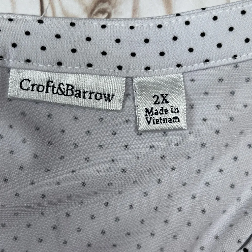 Croft & Barrow Light Blue Polka Dot Blouse Button Up - Image 10