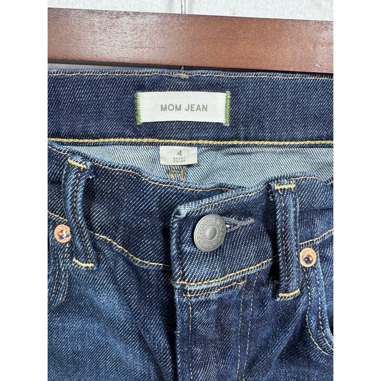 AE77 Dark Wash Mom Jeans High Rise Classic Fit Women's Size 4 Short Blue - Image 3