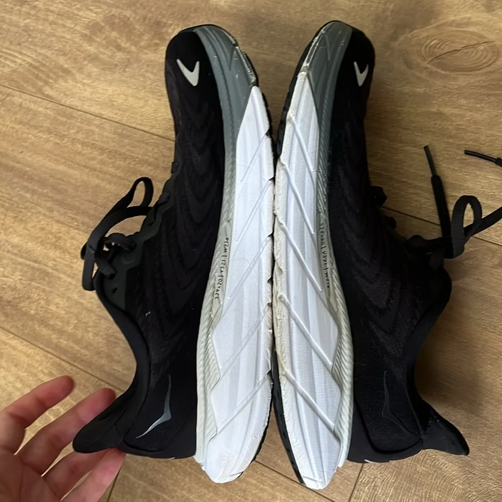 Hoka Arahi 6 Black Gray Running Shoes Sneakers Womens Size 8 - Image 3