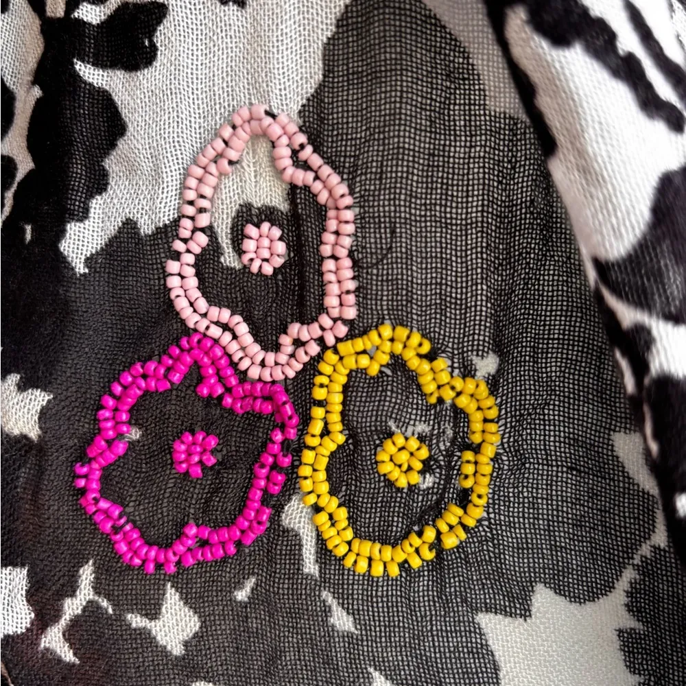 Chic Black and White Wrap with Timeless Elegance - Image 4