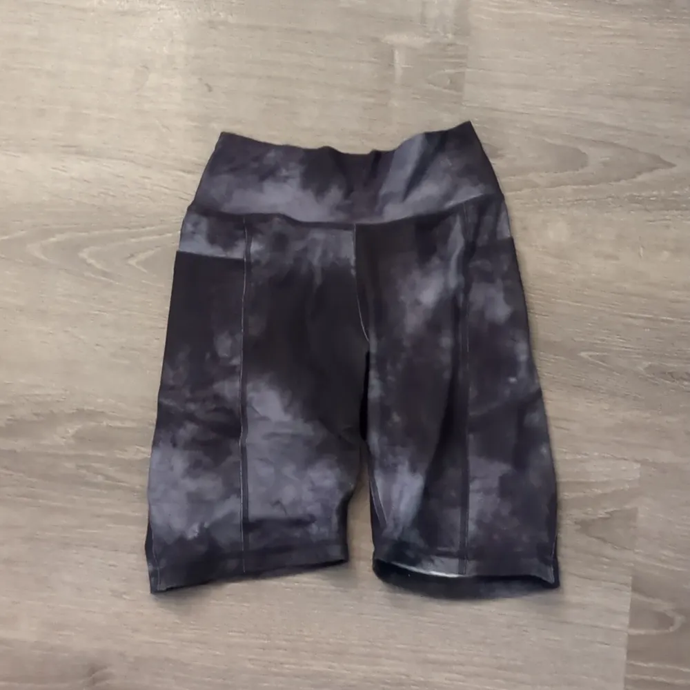 Gilly hicks by Abercrombie bike shorts size small - Image 2