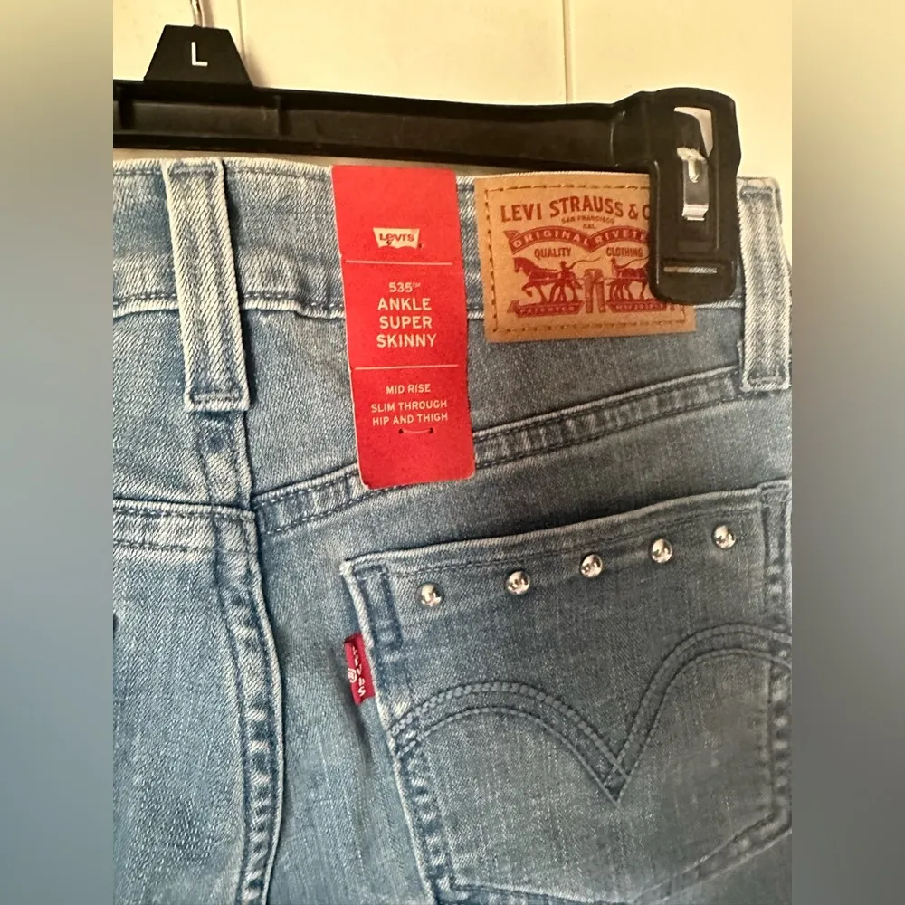 NWT Levi’s 535™ ANKLE SUPER SKINNY MID RISE SLIM THROUGH HIP AND THIGH - Image 9