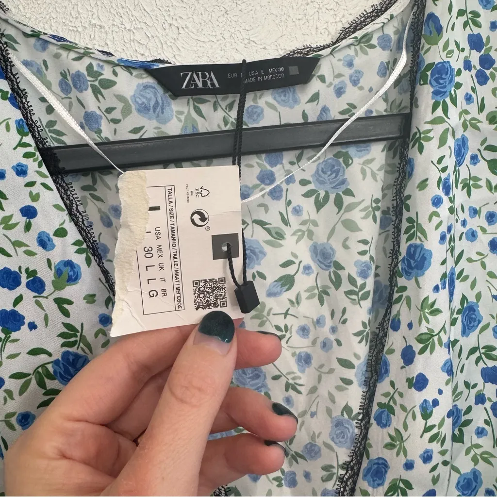 NEW Zara Ditsy Floral Lace Smocked V-neck Long Sleeve Blouse Size Large - Image 3