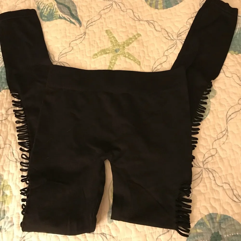 Prince of thieves black side ripped leggings - Image 5