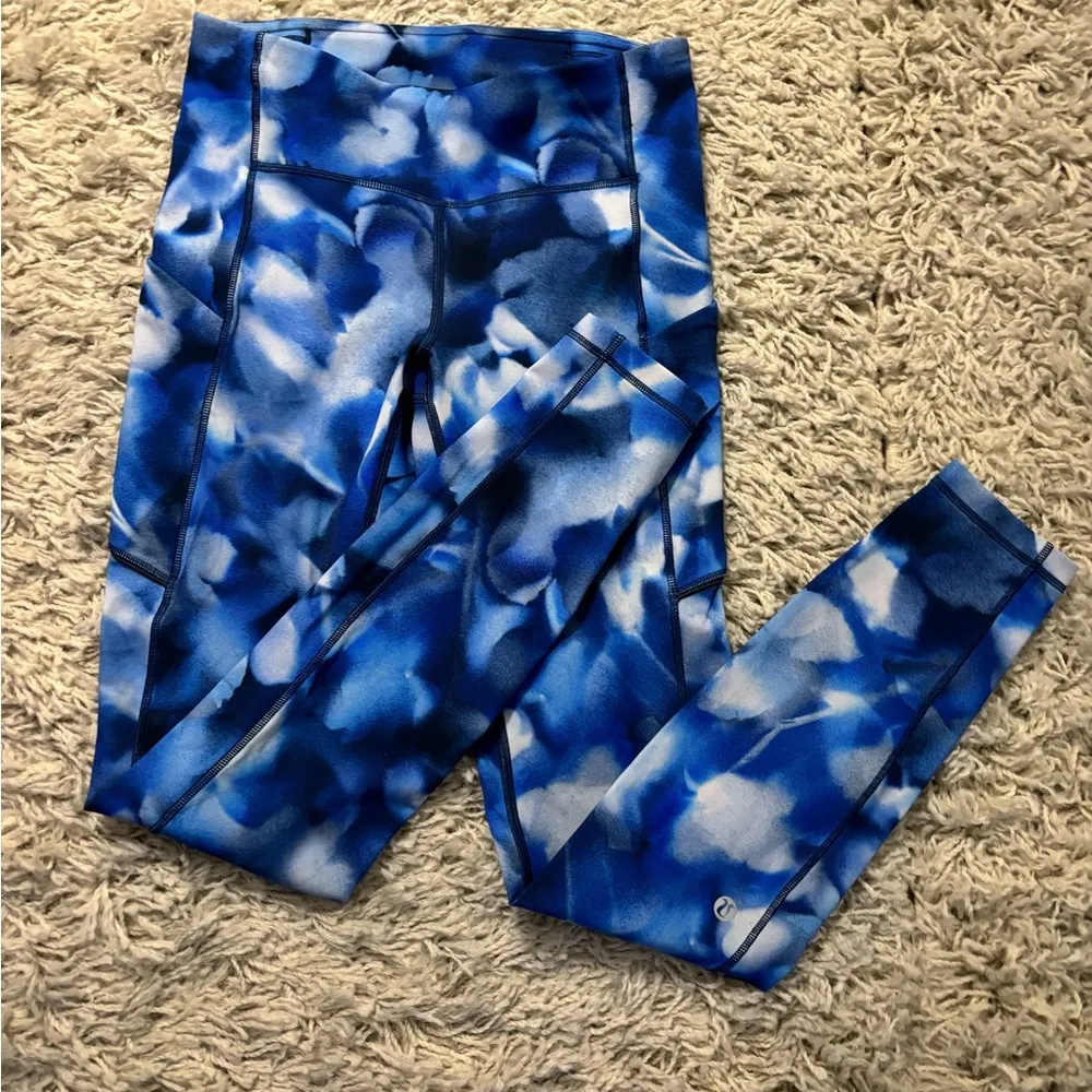 Lululemon Wunder Under Low Rise Blue & White Leggings Size 4 - Image 3