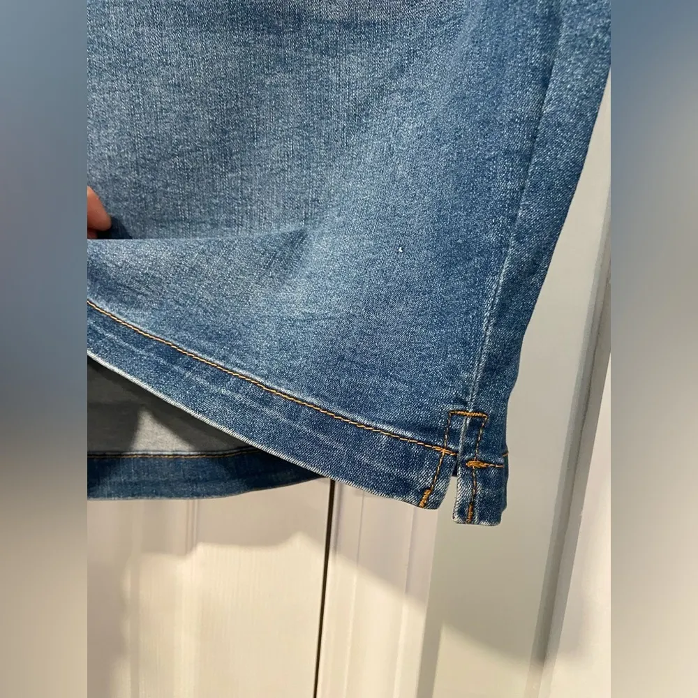 NWT Terra & Sky Size 4X Elastic WaistSplit Hem Med Wash Denim Jean Shorts - Image 3