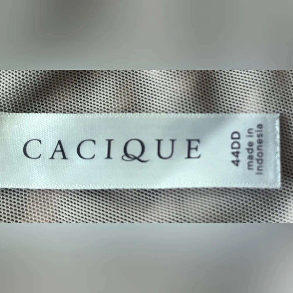 Balconette lace trimmed plus size bra, size 44DD. There are wide straps. - Image 2