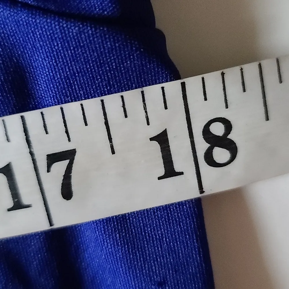 Under Armour  semi-fitted tee size medium - Image 7