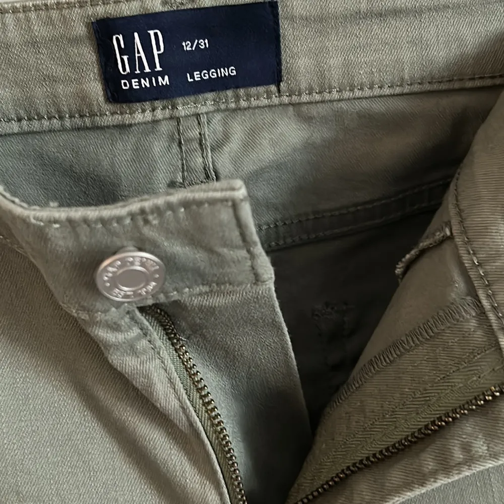 New Gap Women’s Denim Olive Green Mid Rise Stretch Legging Pant Jean Size 12/31 - Image 7