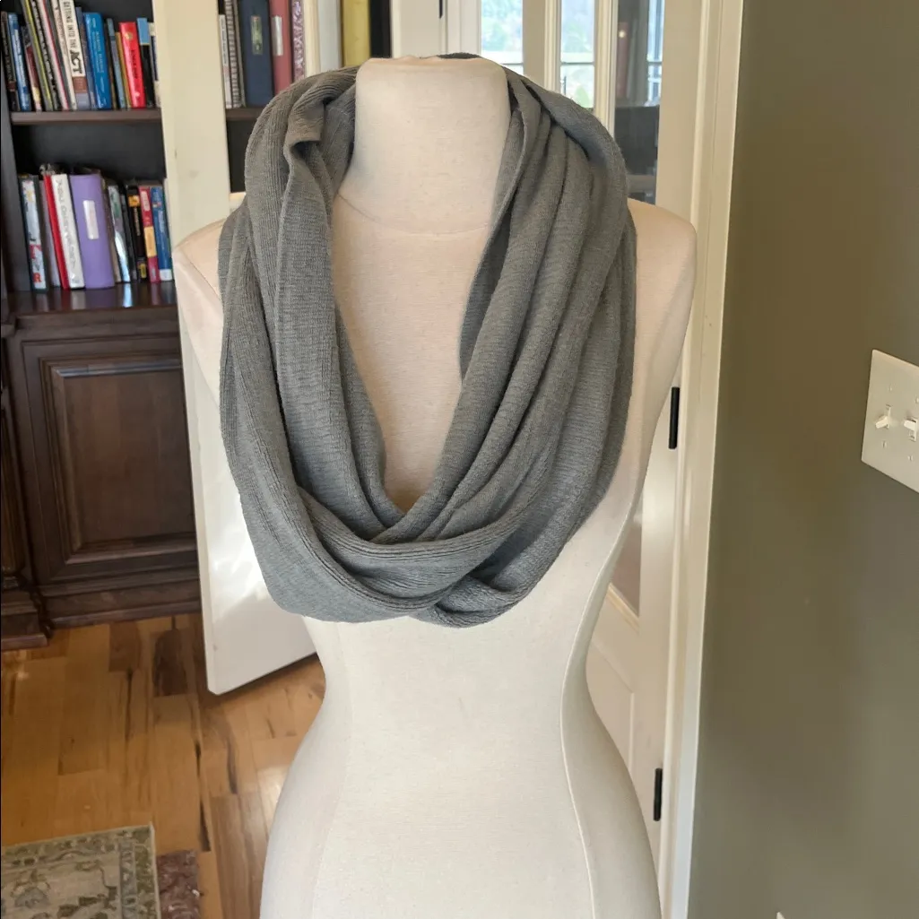 Comfy Winter Gray Scarf - Image 5