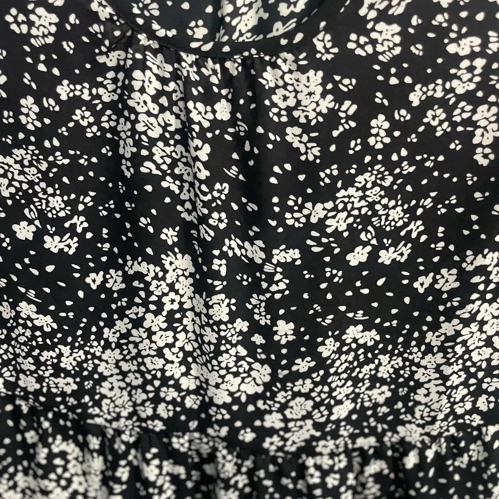 NWOT Sienna Sky floral cropped top - Image 3