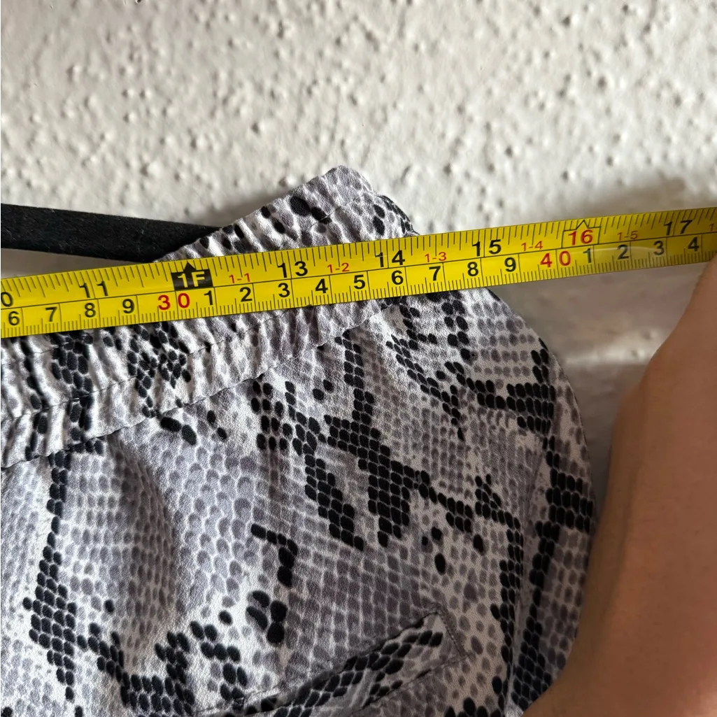 Express Black and Gray Snake Print Joggers Size M - Image 9